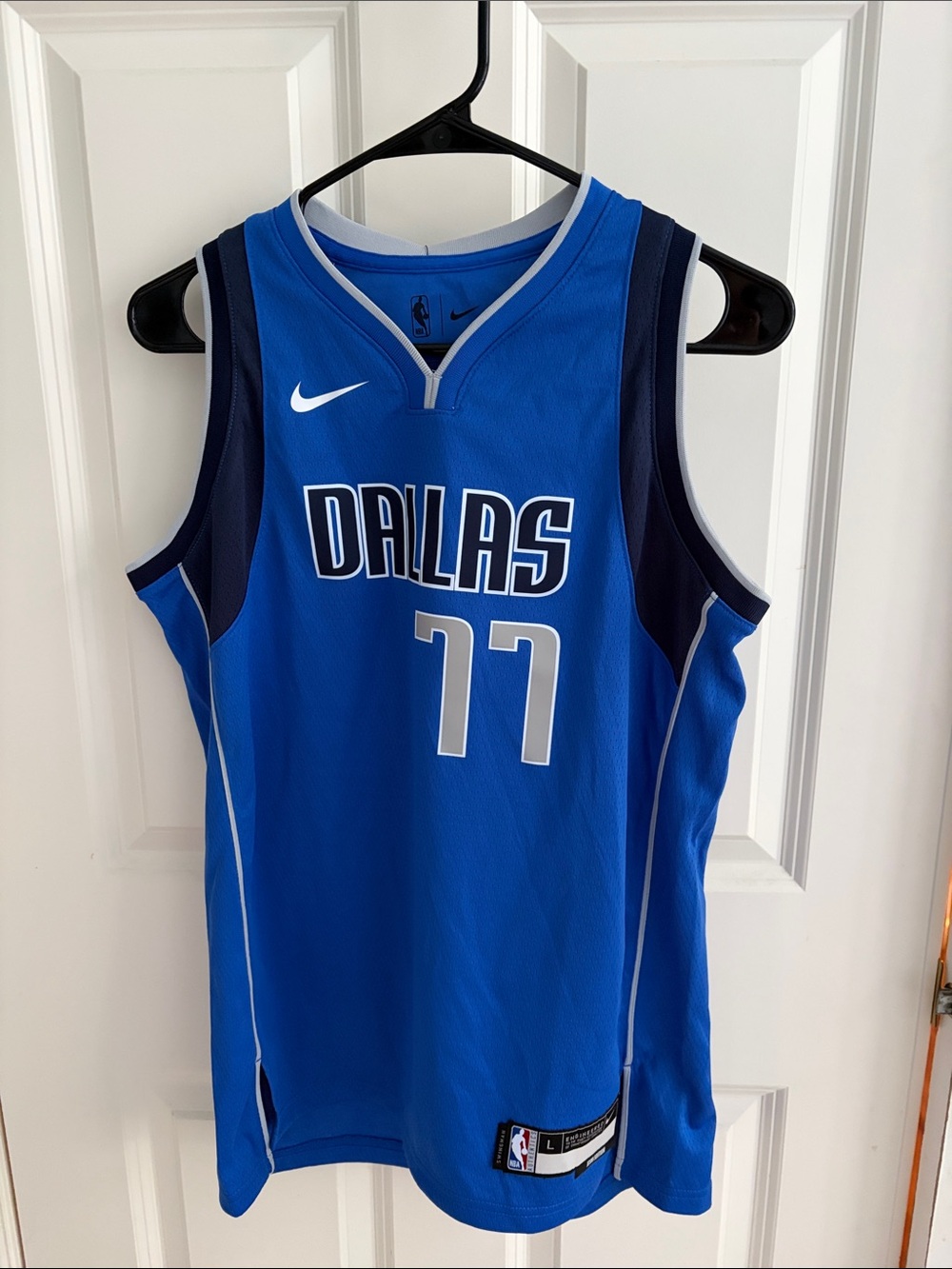 Nike Blue Dallas Mavericks Luka Dončić #77 Replica Jersey